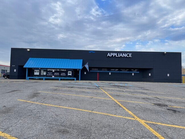 More details for 830 28th St SW, Grand Rapids, MI - Retail for Sale