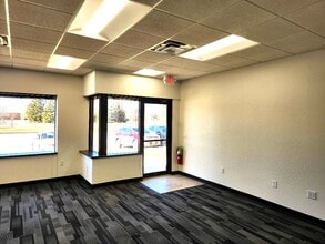 1020 James Dr, Hartland, WI for lease Interior Photo- Image 2 of 11