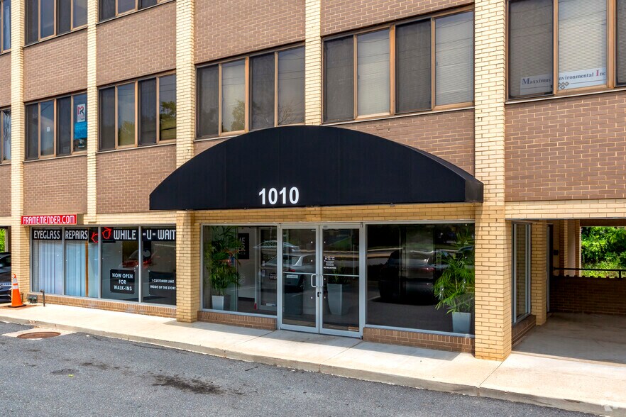 1010 Rockville Pike, Rockville, MD à louer - Photo du bâtiment - Image 3 de 4
