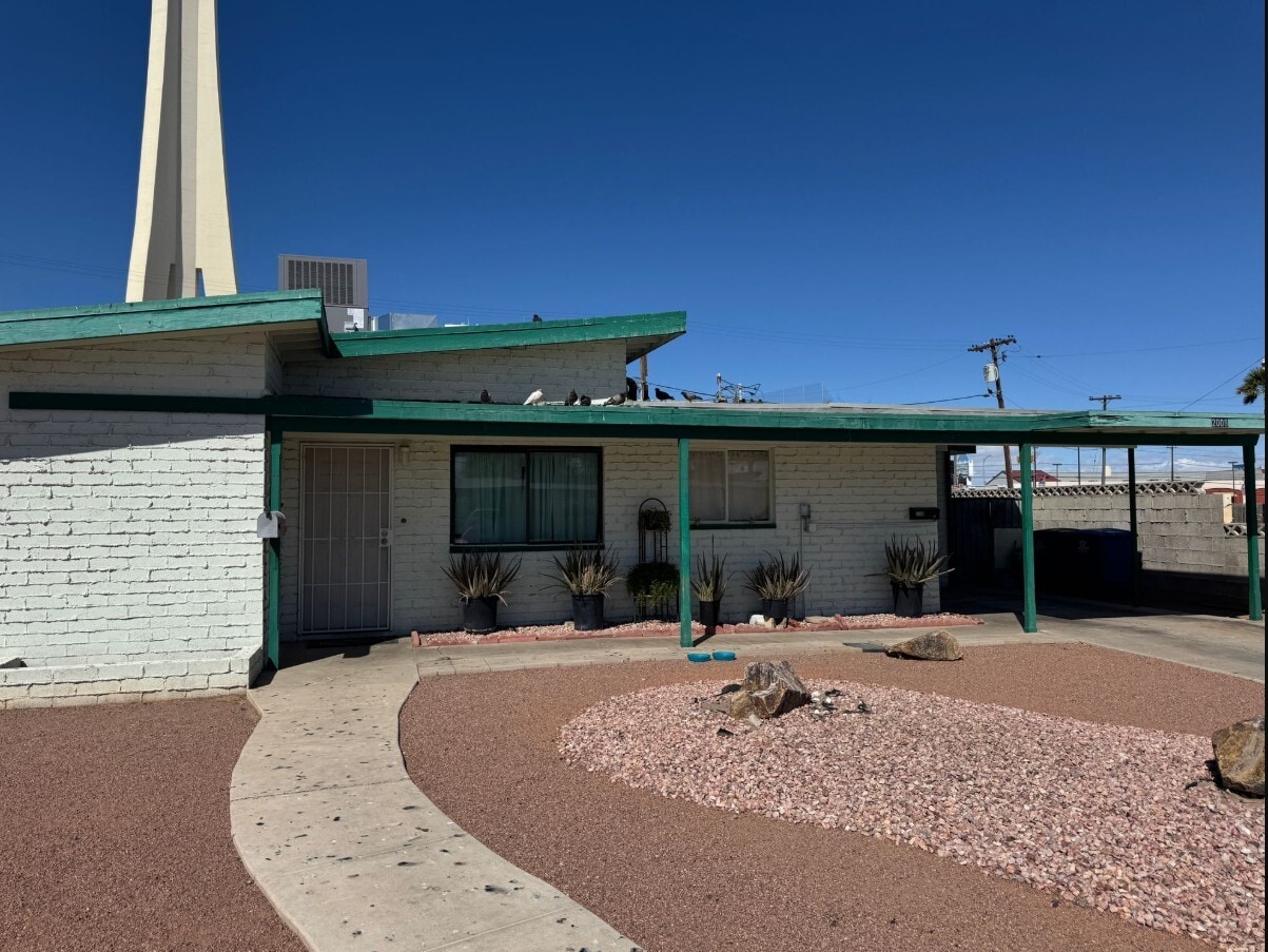 2008 Santa Clara Dr, Las Vegas, NV for sale Primary Photo- Image 1 of 8