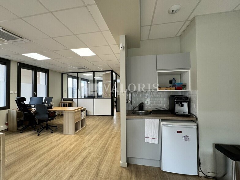 62 Rue Paul Verlaine, Villeurbanne for lease - Building Photo - Image 3 of 5
