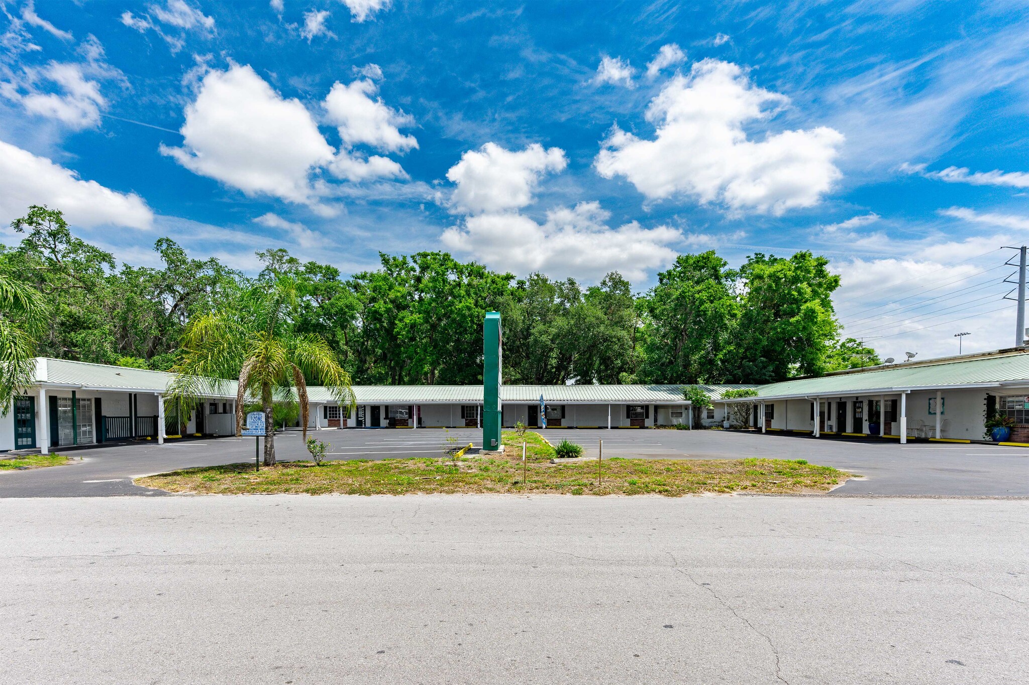 6536 Stadium Dr, Zephyrhills, FL for lease Primary Photo- Image 1 of 14