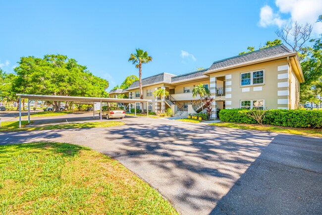 More details for 68 Country Club Dr, Largo, FL - Multifamily for Sale