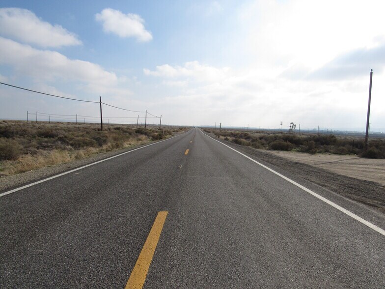 099-322-23-00-4 West Side Hwy 33, Mc Kittrick, CA à vendre - Photo du bâtiment - Image 3 de 6