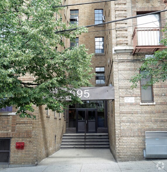 2095 Honeywell Ave, Bronx, NY à vendre - Photo du bâtiment - Image 3 de 6