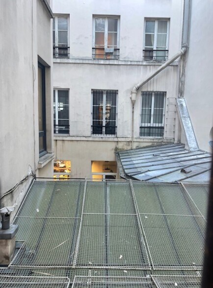 17-19 Rue Des Jeuneurs, Paris à louer - Photo du bâtiment - Image 2 de 14