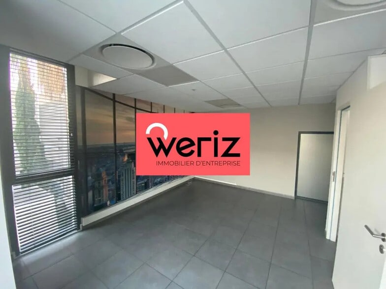 Industrial in Marseille for lease - Building Photo - Image 3 of 11