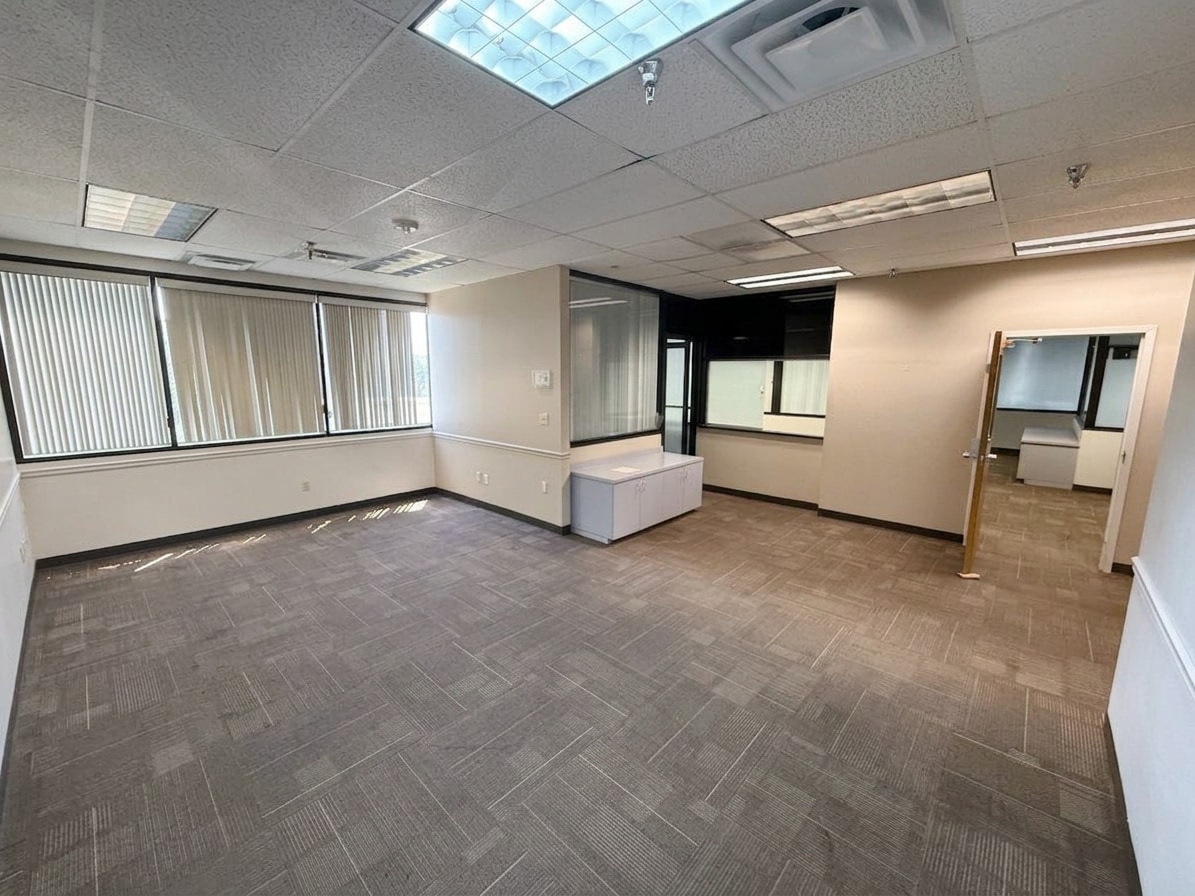 3491 Gandy Blvd, Pinellas Park, FL for lease Interior Photo- Image 1 of 4