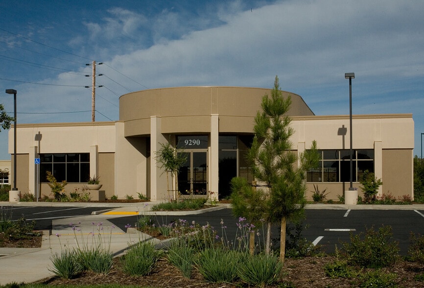 9290 W Stockton Blvd, Elk Grove, CA à louer - Photo du bâtiment - Image 2 de 2
