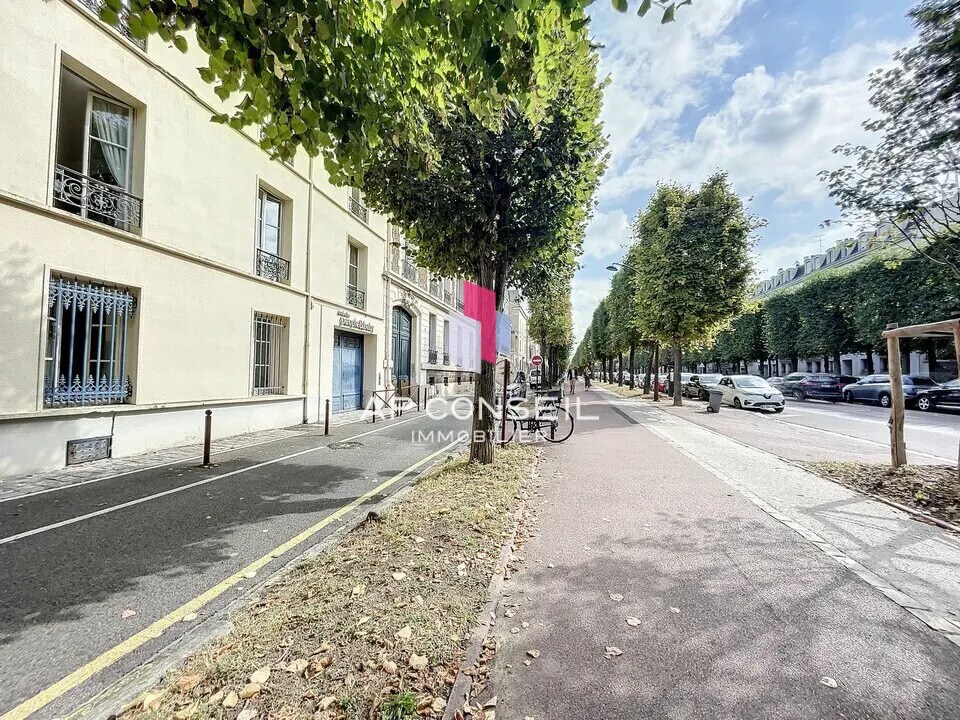 Bureau dans Versailles à louer Photo du bâtiment- Image 1 de 10