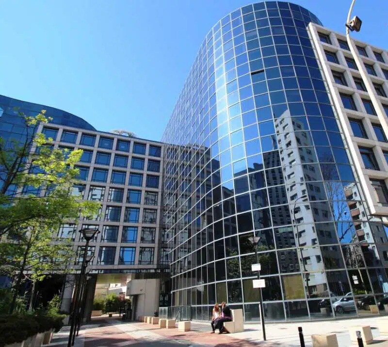 47 Rue Louis Blanc, Courbevoie à louer Photo du bâtiment- Image 1 de 9