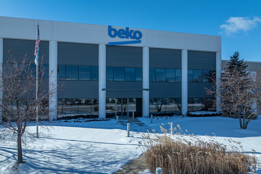 333 Gibraltar Dr, Bolingbrook, IL for lease - Building Photo - Image 2 of 5