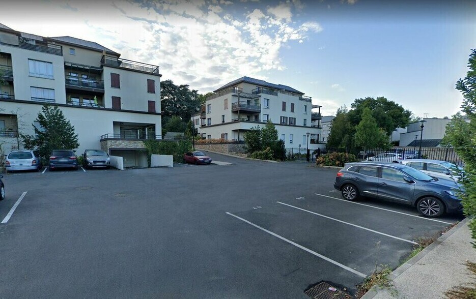 Retail in Saintry-sur-Seine for lease - Building Photo - Image 2 of 7