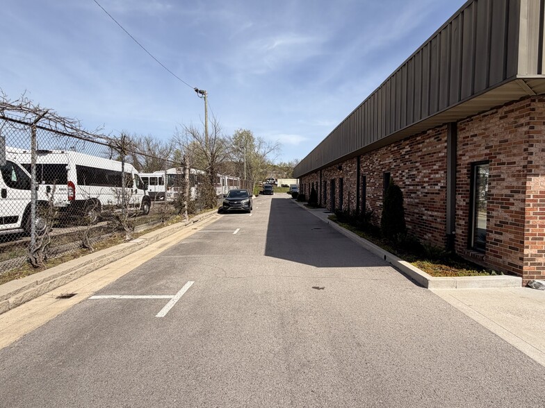 120 Holiday Ct, Franklin, TN for lease - Building Photo - Image 3 of 3