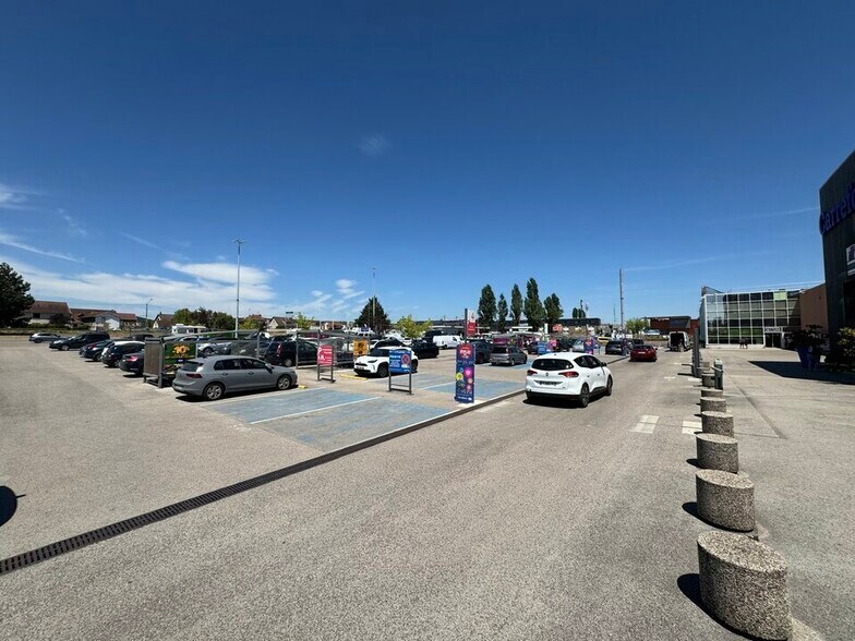 Retail in Perrigny Les Dijon for lease - Building Photo - Image 2 of 9