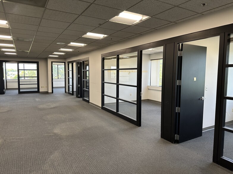 600 Clark Rd, Tewksbury, MA for lease - Interior Photo - Image 3 of 11