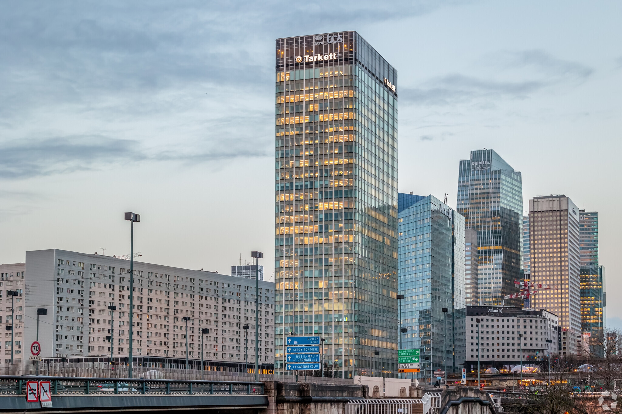 1 Terrasse Bellini, Puteaux à louer Photo principale- Image 1 de 5