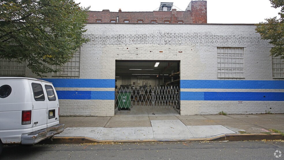 156 Hinsdale St, Brooklyn, NY for lease - Building Photo - Image 2 of 7