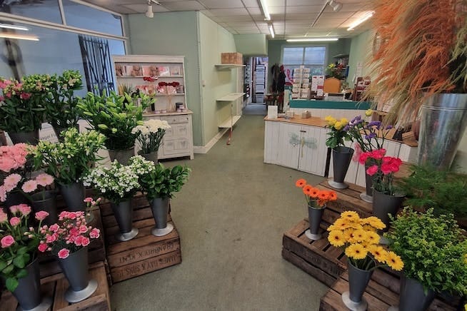 126 Central Rd, Worcester Park for lease - Building Photo - Image 2 of 5