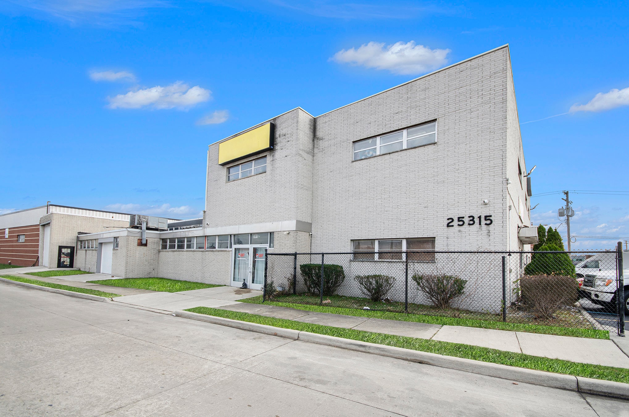 25315 Kean St, Dearborn, MI for lease Primary Photo- Image 1 of 35