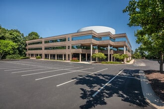 8275 Allison Pointe Trl, Indianapolis, IN for lease Building Photo- Image 1 of 3