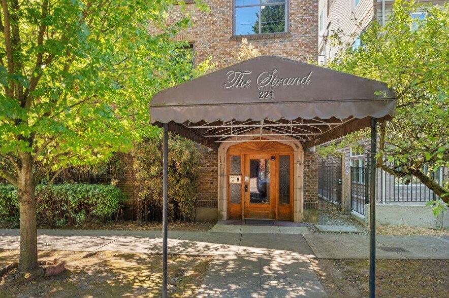 221 Belmont Ave E, Seattle, WA à vendre - Photo du bâtiment - Image 1 de 5