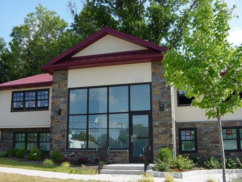 240 W Germantown Pike, East Norriton Township, PA à louer - Photo du bâtiment - Image 3 de 4