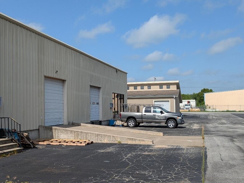 2154 N Fox Hollow Dr, Nixa, MO for lease - Building Photo - Image 2 of 6