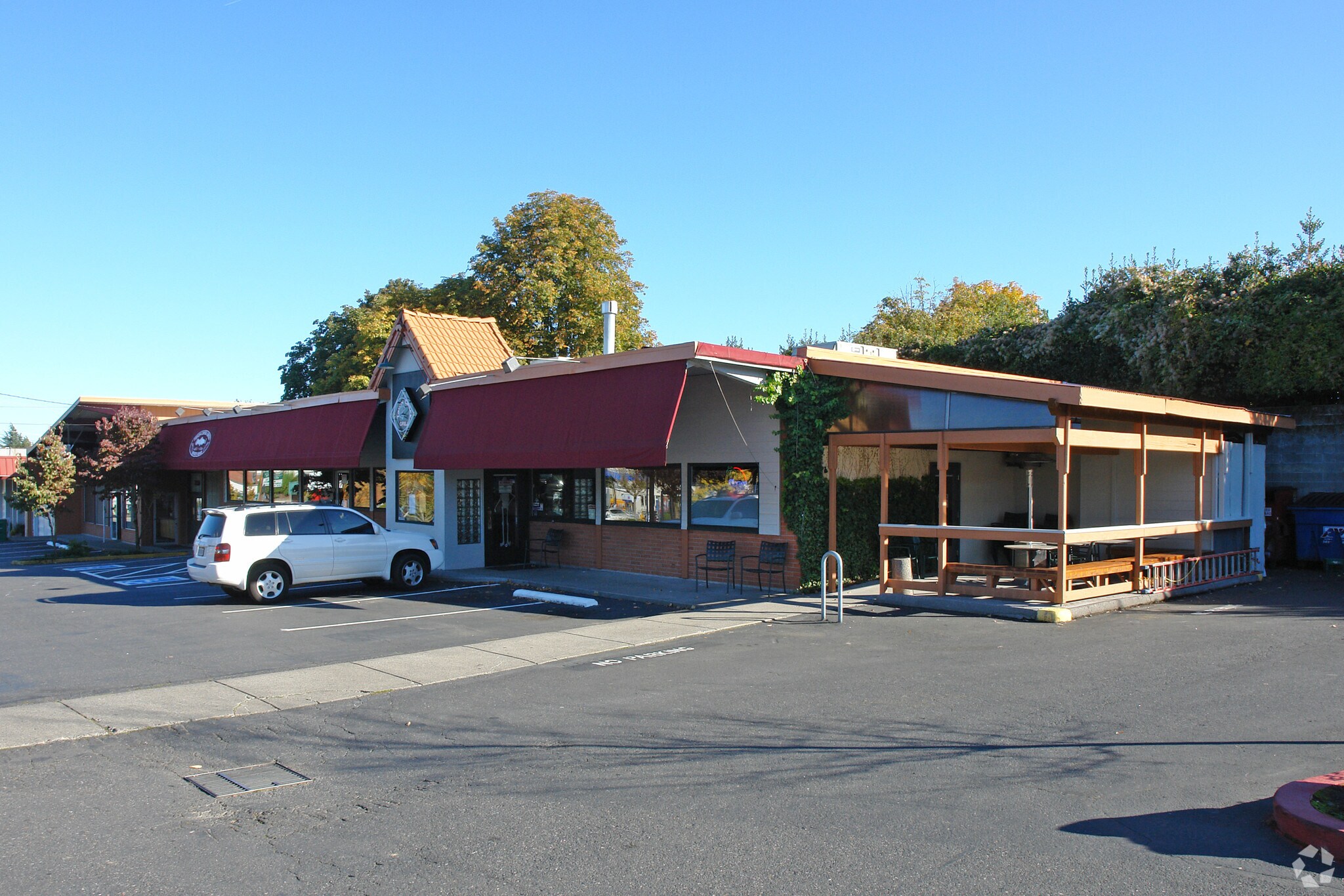 8730 SW Terwilliger Blvd, Portland, OR for lease Building Photo- Image 1 of 4