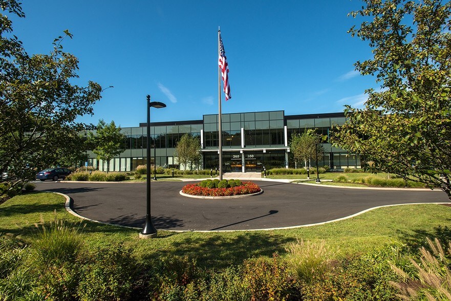 260 Long Ridge Rd, Stamford, CT à louer - Photo du bâtiment - Image 2 de 10