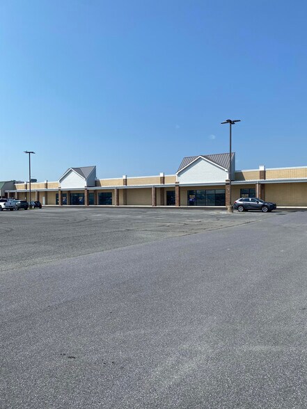 650 S Bay Rd, Dover, DE à louer - Photo du bâtiment - Image 2 de 6