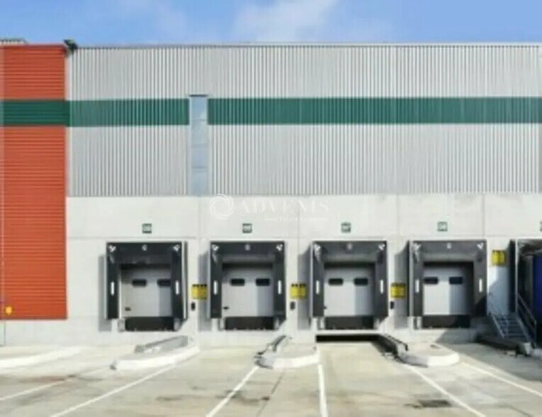 Industrial in Vémars for lease - Building Photo - Image 2 of 6