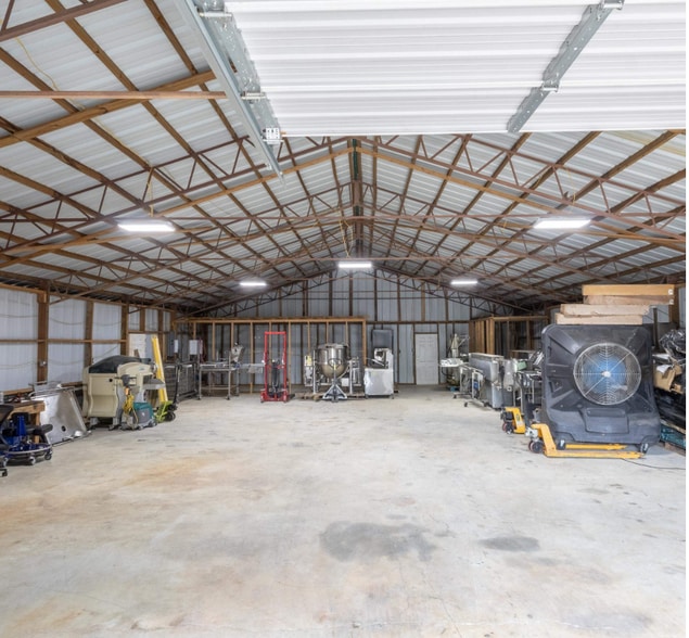 135 Lime Rock Rd, Tuscumbia, AL for sale - Interior Photo - Image 3 of 3