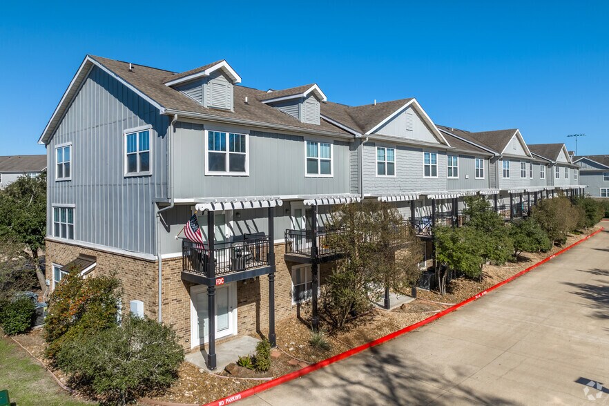 1725 Harvey Mitchell Pky S, College Station, TX à vendre - Photo du bâtiment - Image 2 de 30
