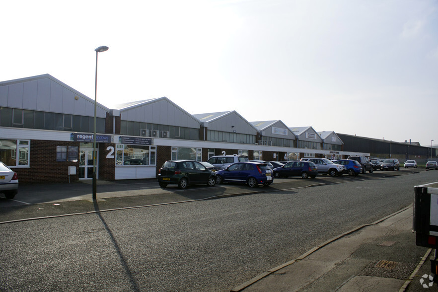 Malmesbury Rd, Cheltenham à louer - Photo du bâtiment - Image 2 de 2