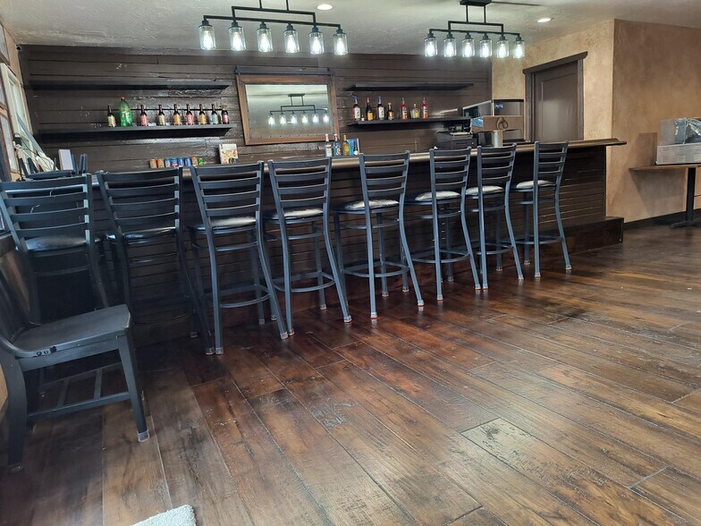 204 S Coeur D Alene Ave, Harrison, ID à vendre - Photo intérieure - Image 3 de 33