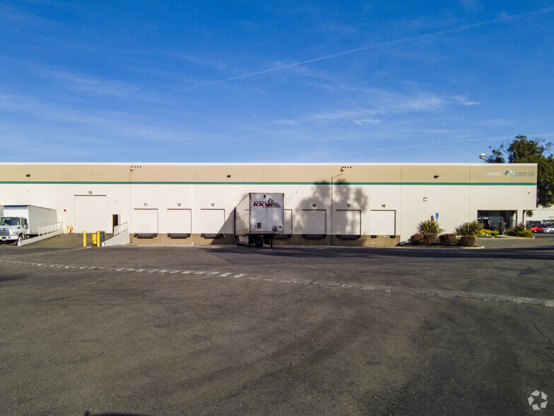 2301-2305 Lincoln Ave, Hayward, CA for lease - Building Photo - Image 2 of 4