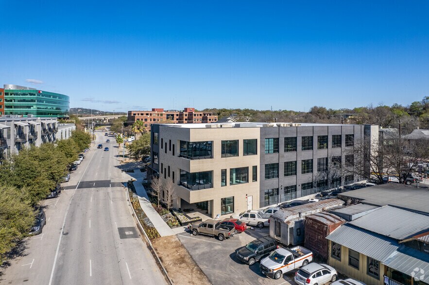 1608 W 5th St, Austin, TX à louer - Photo du bâtiment - Image 3 de 8
