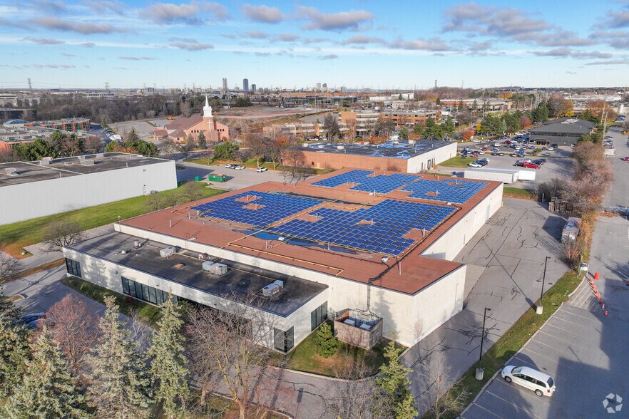 40 Nolan Ct, Markham, ON à vendre - Photo du bâtiment - Image 3 de 7