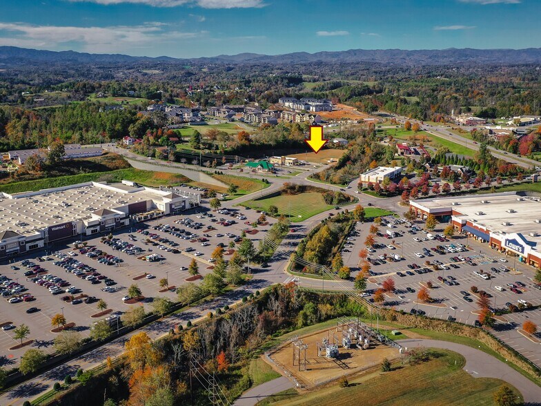 99999 Gill Rd, Weaverville, NC à vendre - Photo du bâtiment - Image 2 de 11