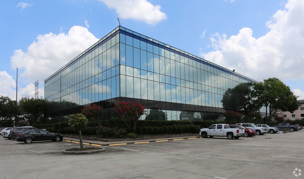 1300 N Sam Houston Pky E, Houston, TX for lease - Building Photo - Image 2 of 64