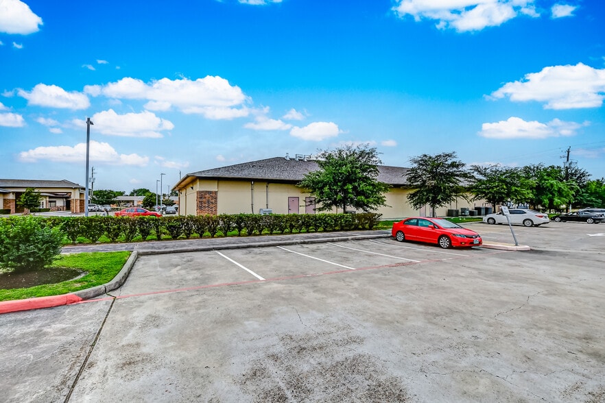 5040 Crenshaw Rd, Pasadena, TX for lease - Building Photo - Image 3 of 4