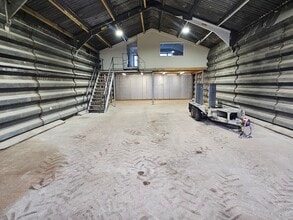 Kits End Rd, Barnet for lease Interior Photo- Image 2 of 2