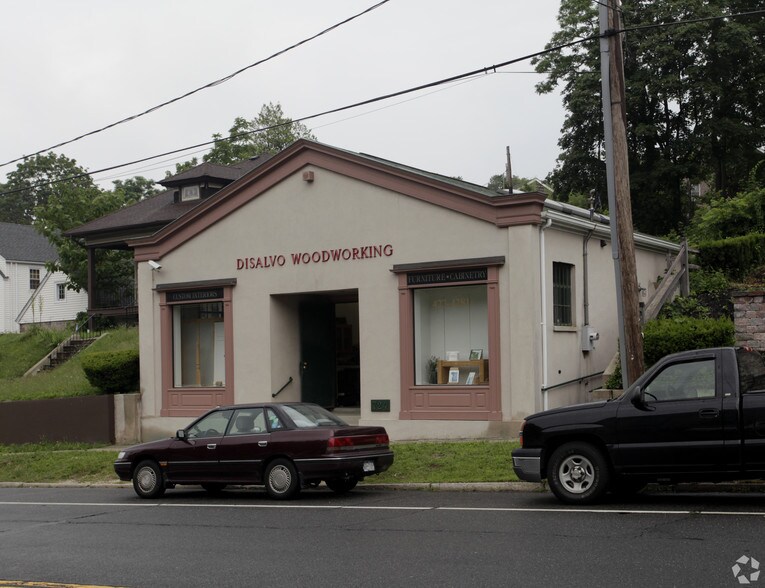 724 New York Ave, Huntington, NY à vendre - Photo du bâtiment - Image 3 de 4