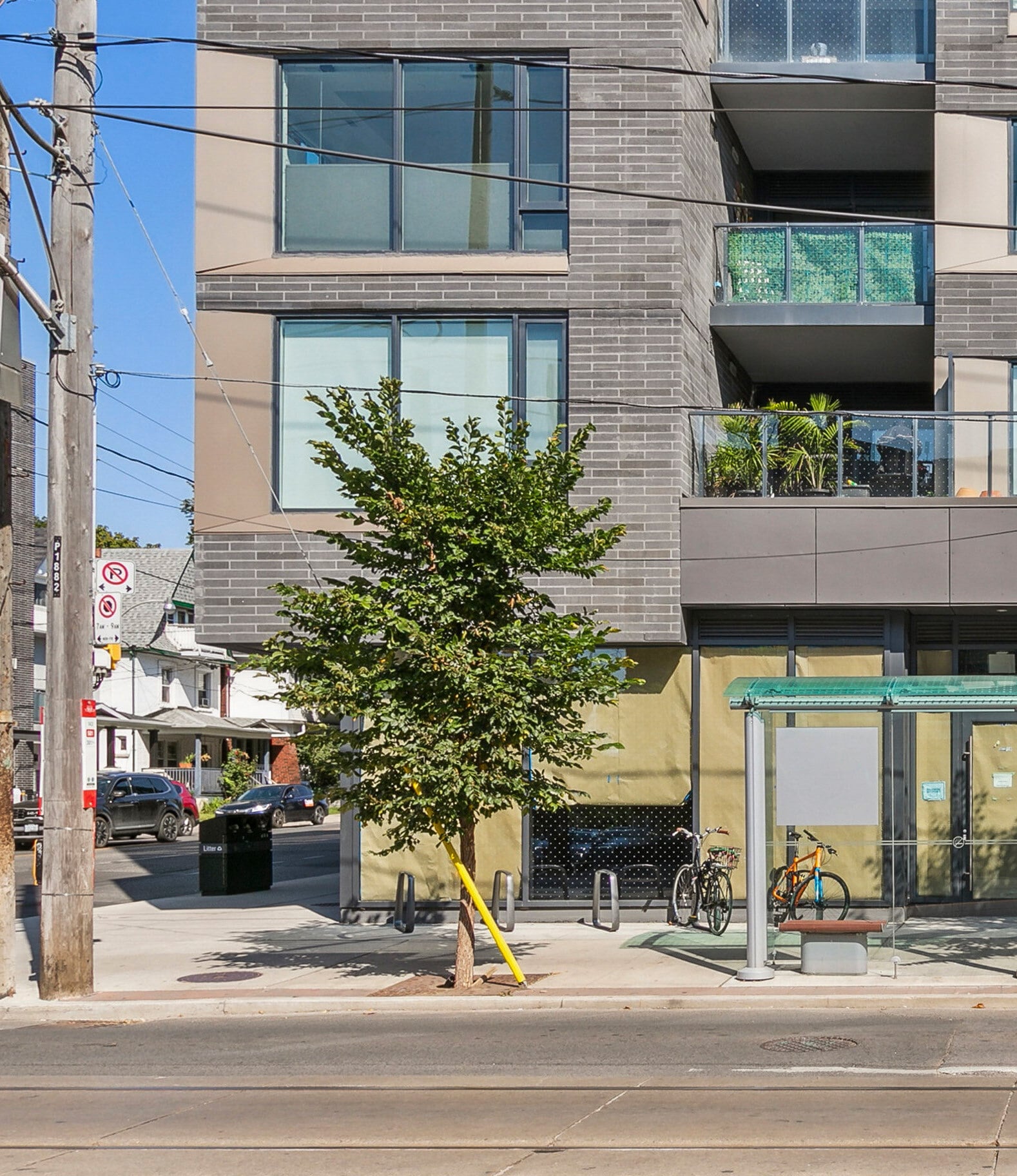 1884 Queen St E, Toronto, ON for lease Building Photo- Image 1 of 3