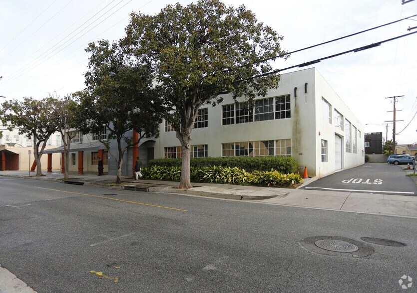 3960 Ince Blvd, Culver City, CA à louer - Photo du bâtiment - Image 3 de 4