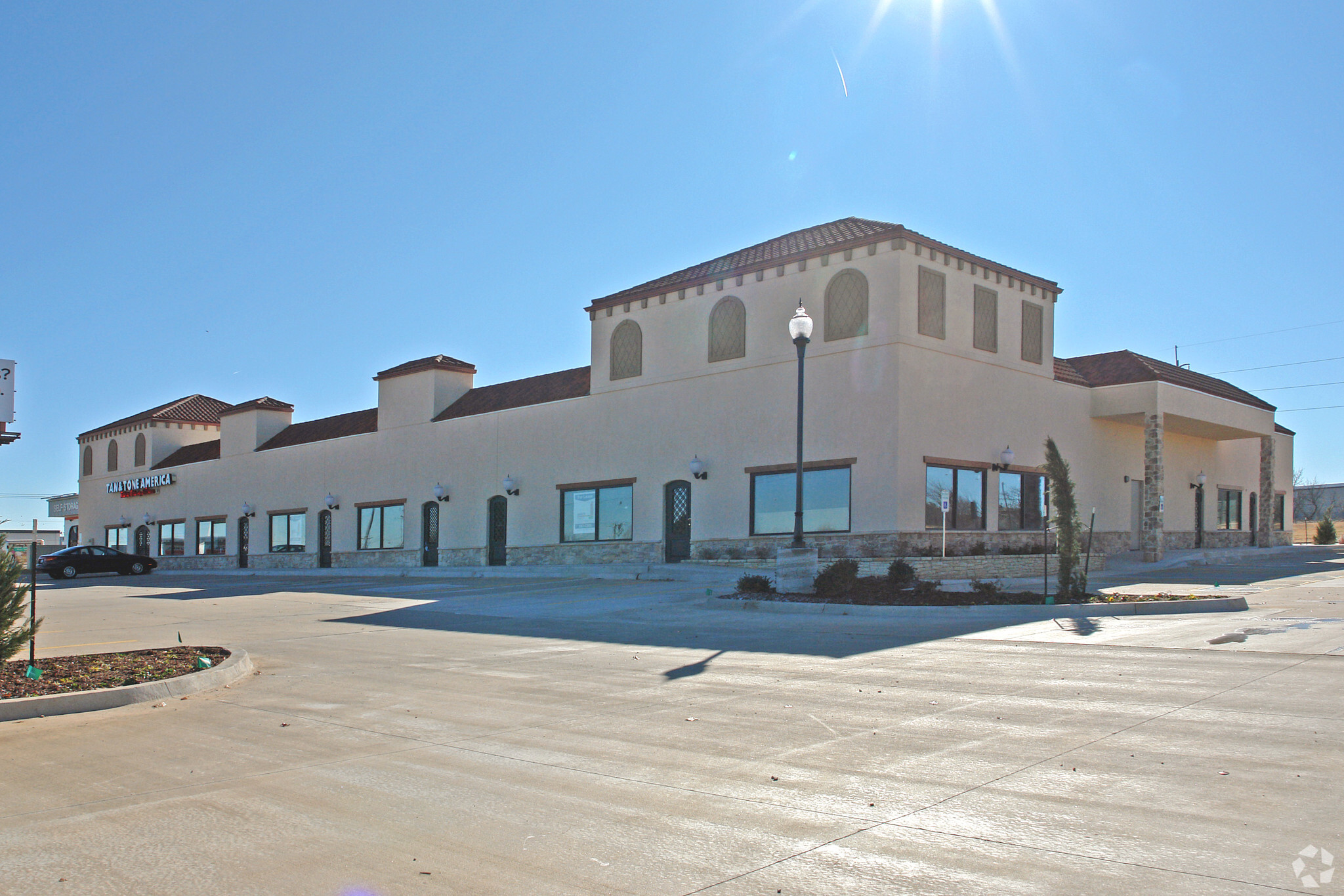 6512 NW Expressway, Oklahoma City, OK for sale Primary Photo- Image 1 of 1