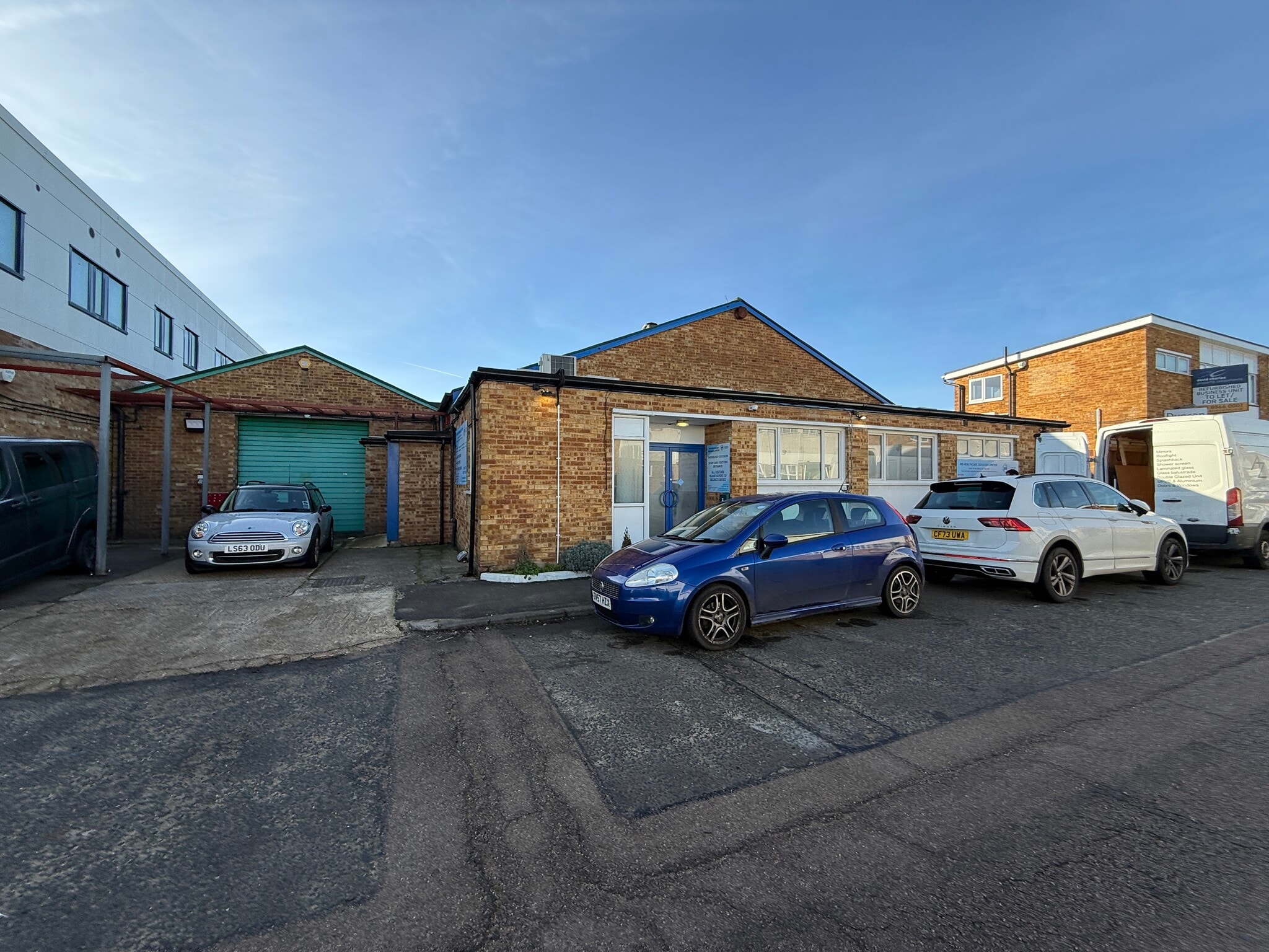 10-11 Station Clos, Potters Bar for lease Building Photo- Image 1 of 12
