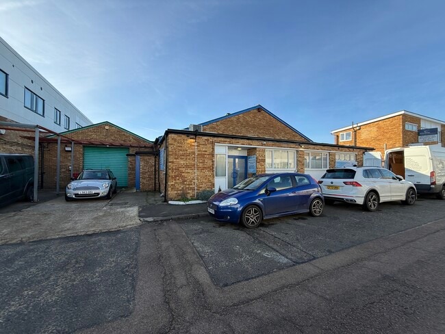 More details for 10-11 Station Clos, Potters Bar - Industrial for Lease