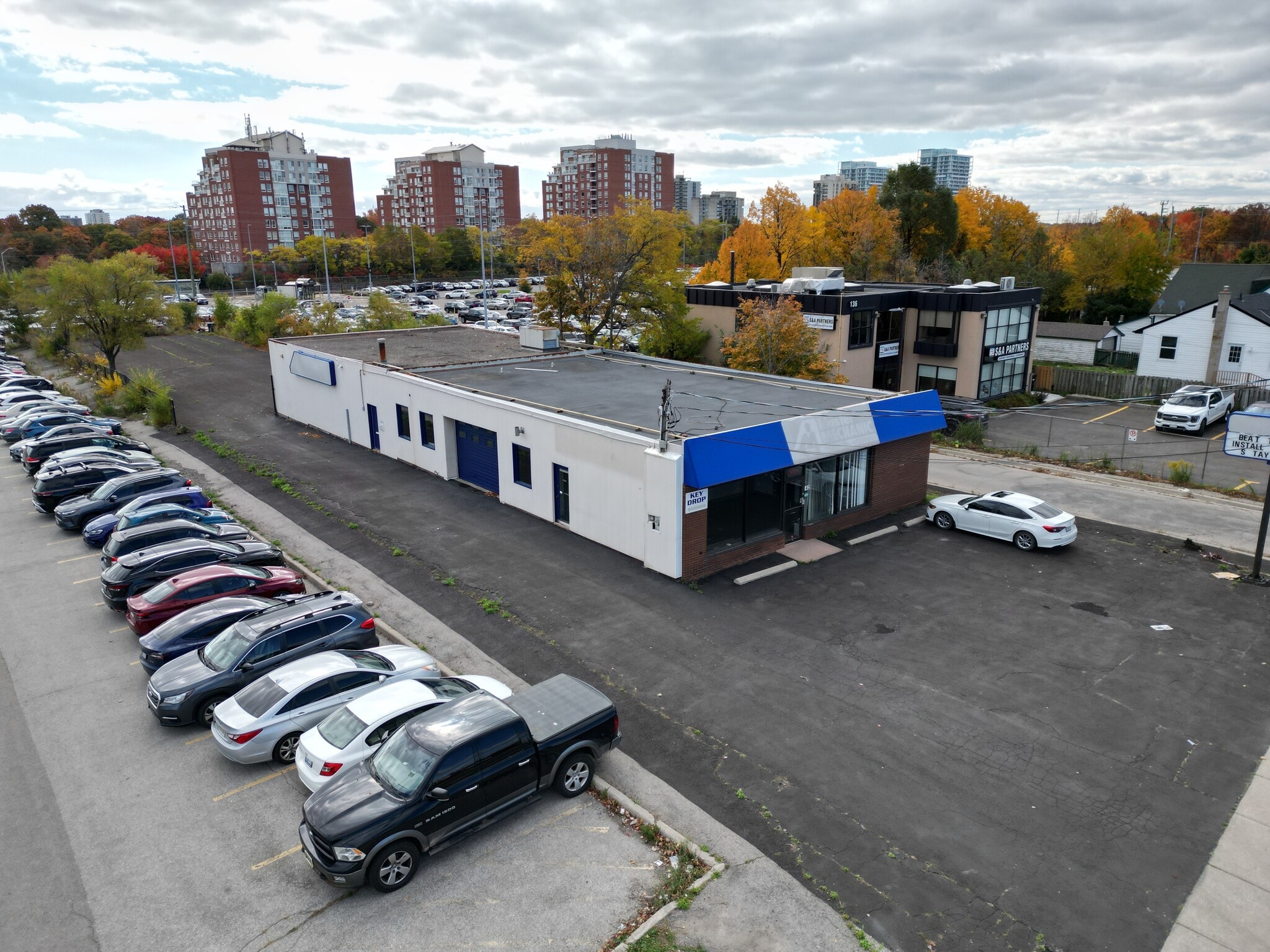 142 Cross Ave, Oakville, ON for sale Primary Photo- Image 1 of 34